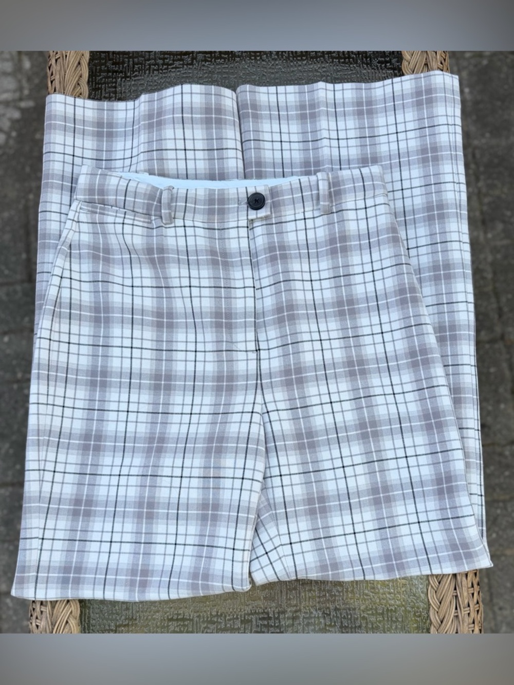 🦋 Wilfred Plaid Flat-Front Pants in White and Gray